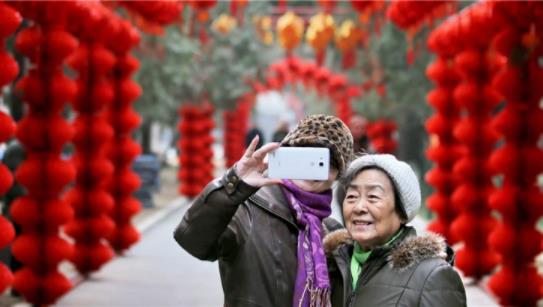 日媒：学用微信淘宝，中国老年人不甘落后